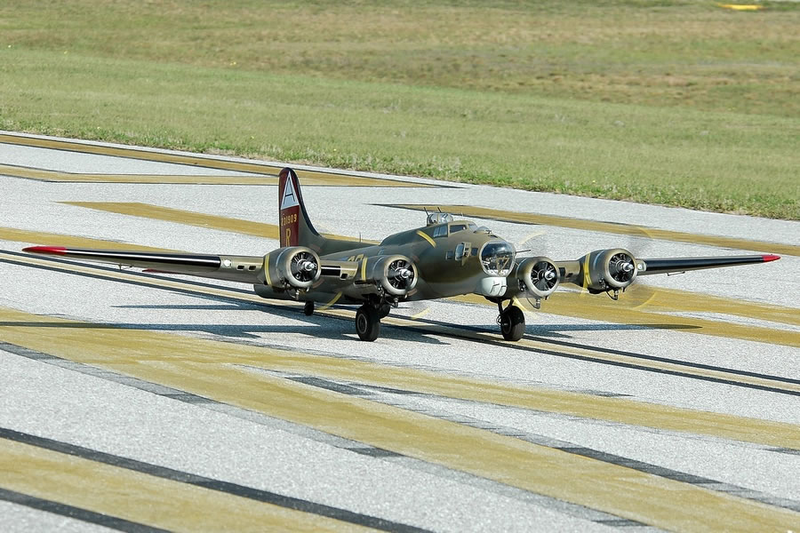 Illustration for article titled Top Gun 2008: Biggest RC Airplane Competition in the World